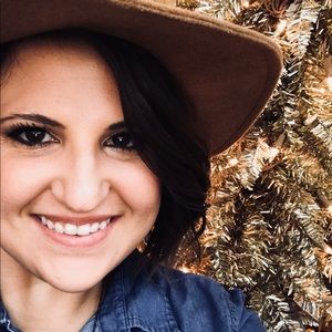 Meet your Posher, Abigail